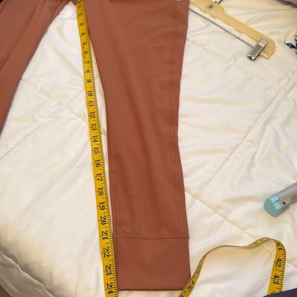 NWOT Vuori 7/8ths Daily Legging, Size XL, Light Penny - Picture 11 of 11